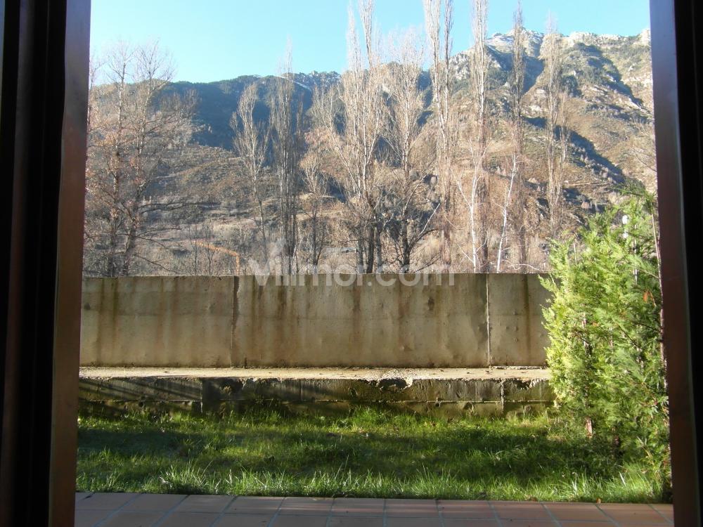 B25 B25 La Granja, Bajo con Jardín Apartamento  Benasque