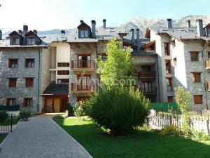 B25 La Granja, Bajo con Jardín Apartamento  Benasque