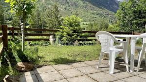 L11 Bajo con Jardín- Res. Abetal Apartment  Benasque