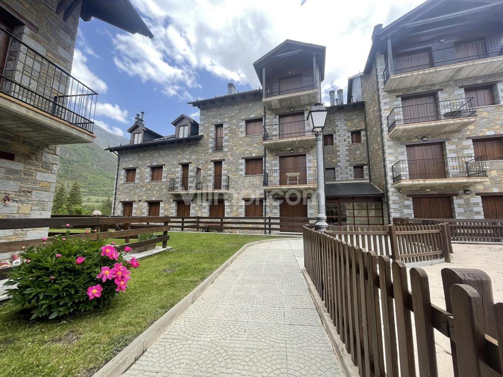 L11 Bajo con Jardín- Res. Abetal Apartment  Benasque