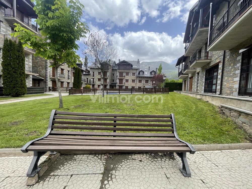 L11 Bajo con Jardín- Res. Abetal Apartment  Benasque