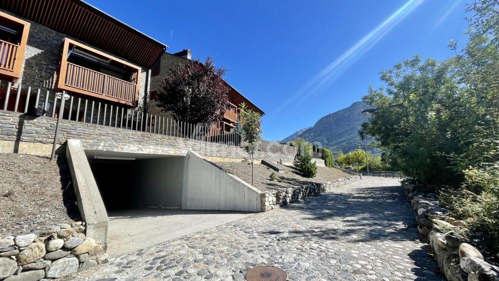 B49. Bajo con Jardín Peguera Apartment  Benasque