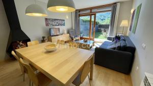 B49. Bajo con Jardín Peguera Apartment  Benasque