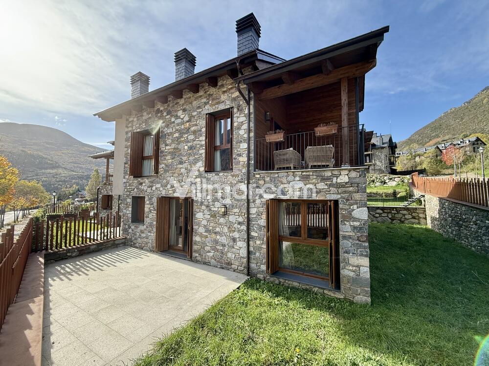 B57 Residencia Ixeia Apartment  Benasque