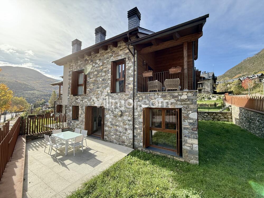B57 Residencial Ixeia Apartment  Benasque
