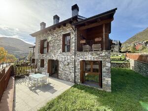 B57 Residencial Ixeia Apartment  Benasque