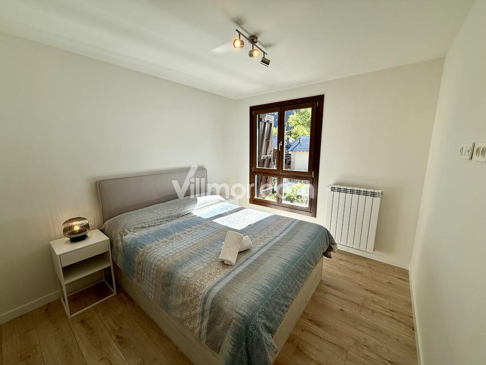 B37. Casa Luna Apartment  Benasque
