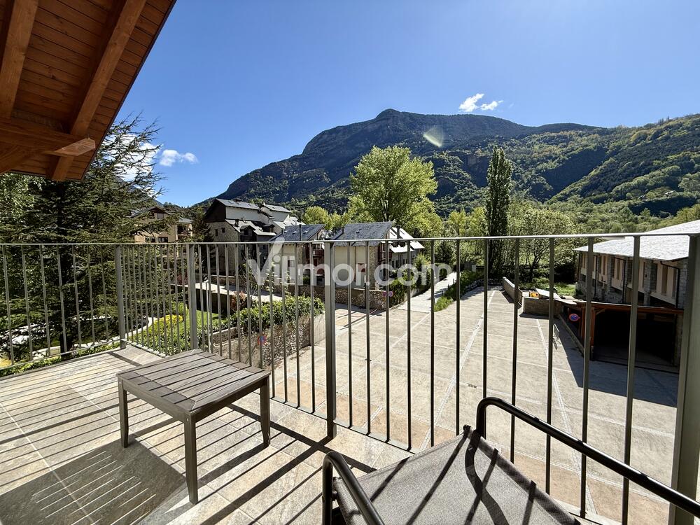 B37. Casa Luna Apartment  Benasque