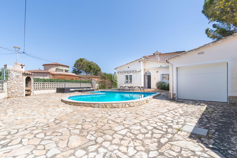 322586 Olot 58 / Emporda 27 Chalet Bon Relax Sant Pere Pescador