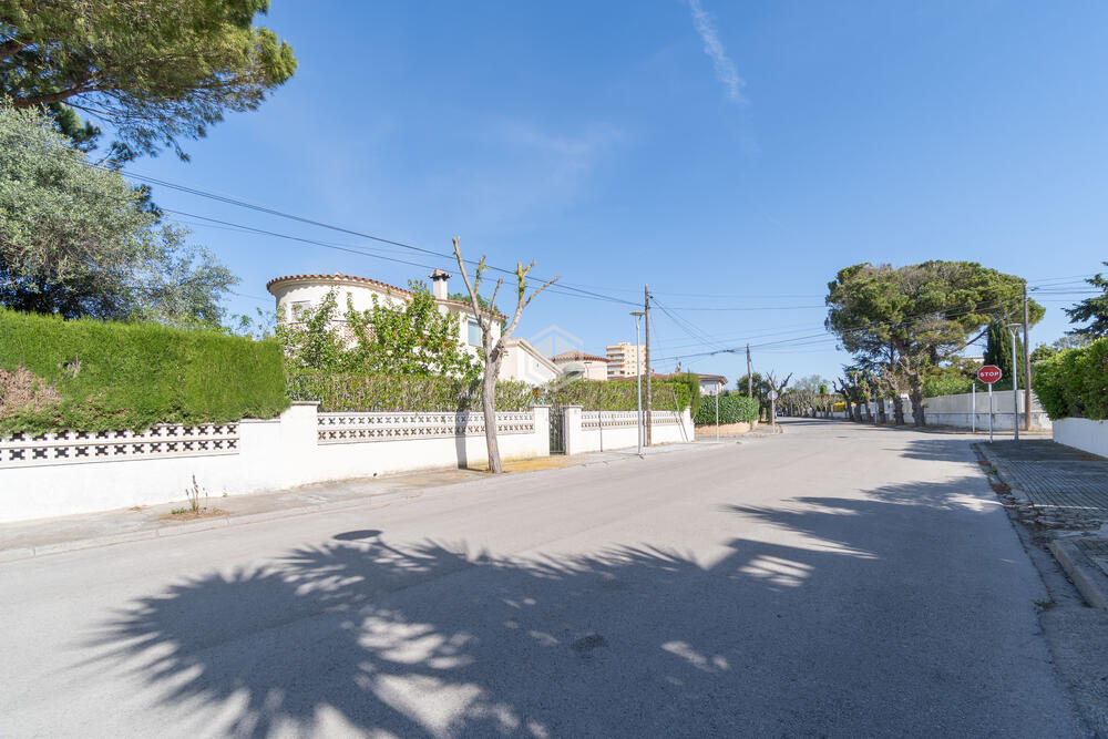322586 Olot 58 / Emporda 27 Chalet Bon Relax Sant Pere Pescador