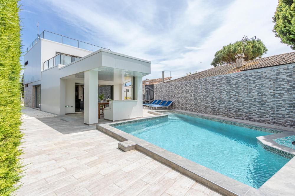 145405 Lieve Casa moderna con piscina privada Casa / Chalet Sant Pere Pescador 145405 Lieve Casa moderna con piscina privada Casa / Chalet Sant Pere Pescador