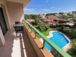 LL-00008 Llança Atico Av. Europa amb piscina Apartamento  Llançà