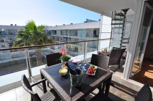 101255 1H - PRI - TIPOA - 422 PORTOMAR PLUS Appartement  Roses
