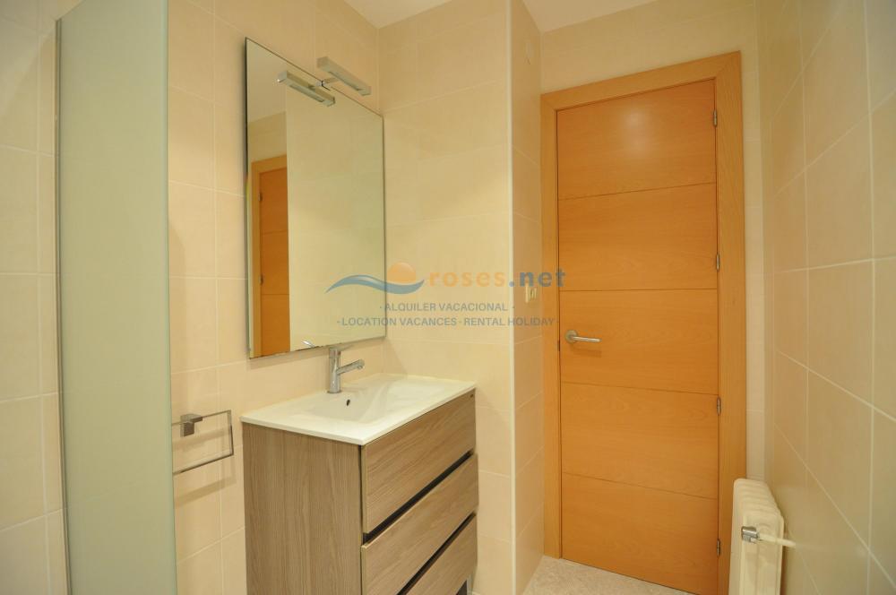 354357 FRONT DE MER B3 Apartment Roses 354357 FRONT DE MER B3 Apartment Roses