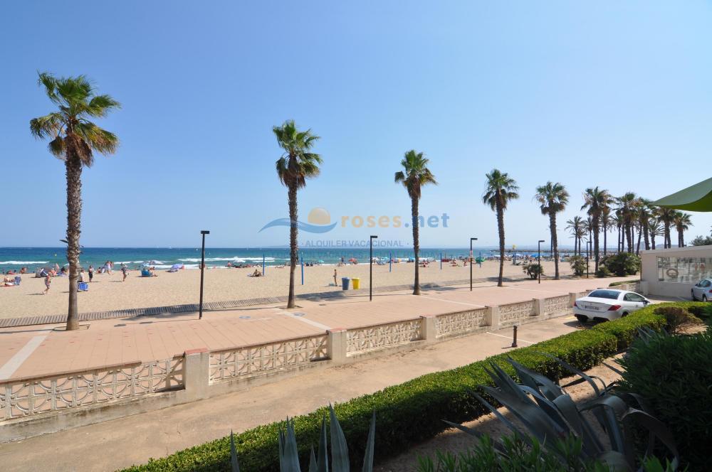354357 FRONT DE MER B3 Apartment Roses 354357 FRONT DE MER B3 Apartment Roses