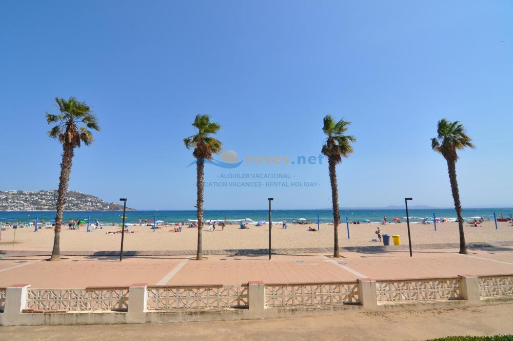 354357 FRONT DE MER B3 Apartment Roses 354357 FRONT DE MER B3 Apartment Roses