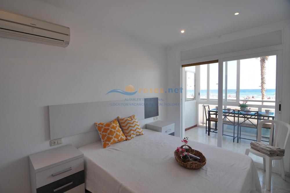 354357 FRONT DE MER B3 Apartment Roses 354357 FRONT DE MER B3 Apartment Roses