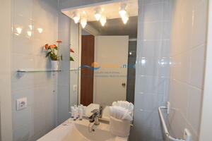 328642 RHC - 1410 IB Appartement  Roses