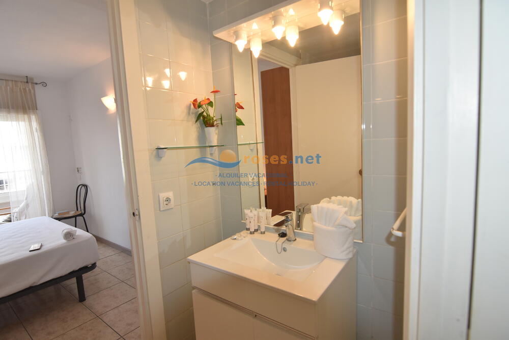 328642 RHC - 1410 IB Appartement Roses 328642 RHC - 1410 IB Appartement Roses