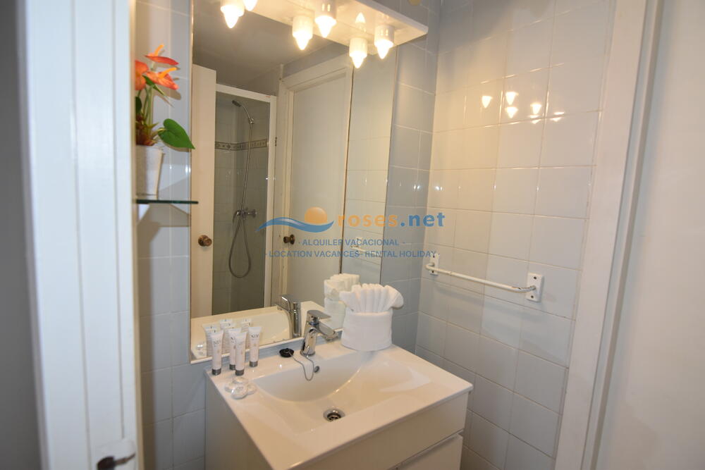 328642 RHC - 1410 IB Appartement Roses 328642 RHC - 1410 IB Appartement Roses