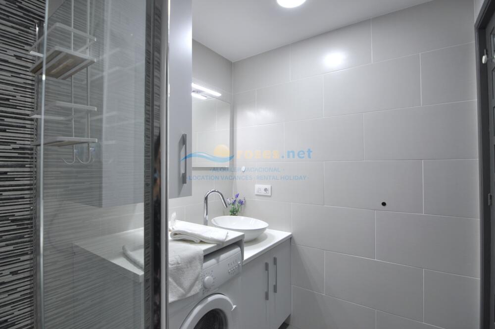 328643 RHC - 1712 IB Appartement Roses 328643 RHC - 1712 IB Appartement Roses
