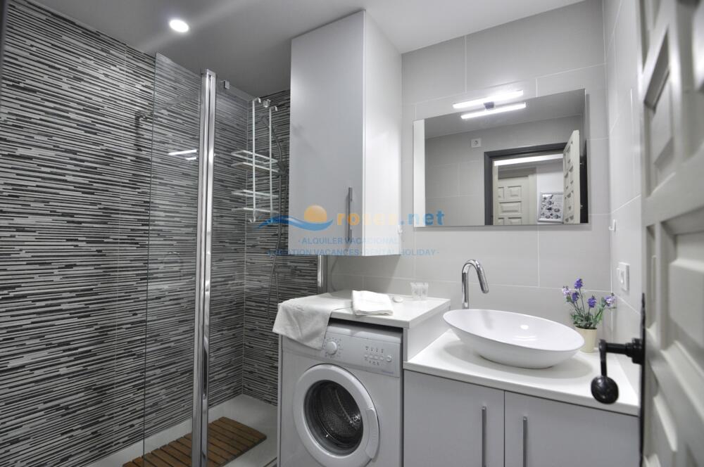328643 RHC - 1712 IB Appartement Roses 328643 RHC - 1712 IB Appartement Roses