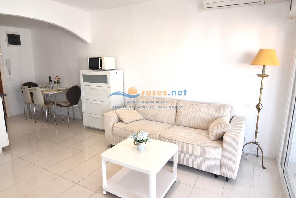 328644 RHC - 3402 IB Studio Roses 328644 RHC - 3402 IB Studio Roses