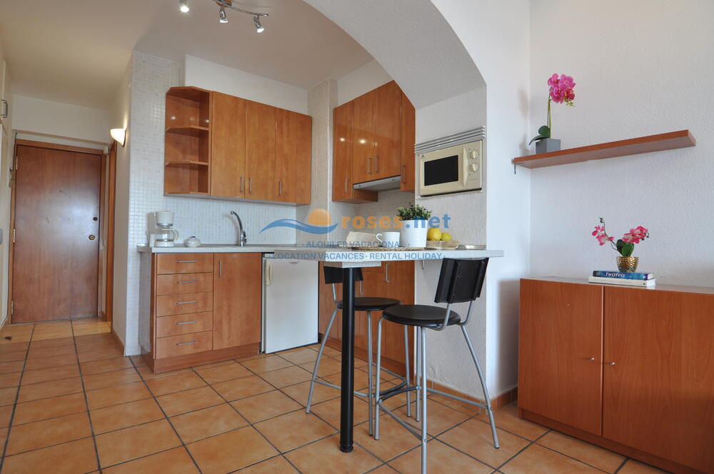 329215 600 XALOC - 04-26 - IB - GAR Studio-Apartment  Roses