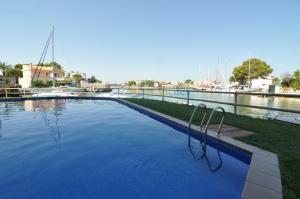 101386 LES MARINES GREGAL 2-4 Appartement  Roses