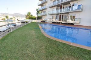 101386 LES MARINES GREGAL 2-4 Appartement  Roses