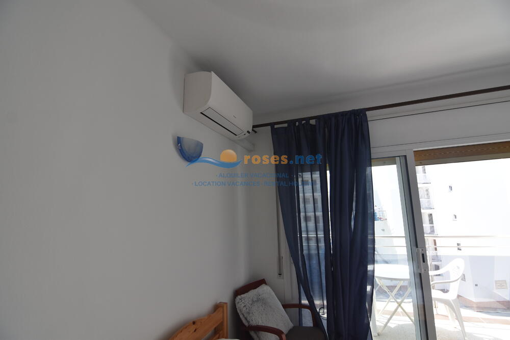 57150 WEEKCAT Studio-Apartment  Roses