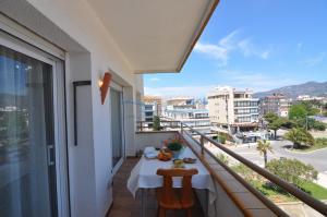 335088 IB RHC GA - 3409 Apartamento  Roses