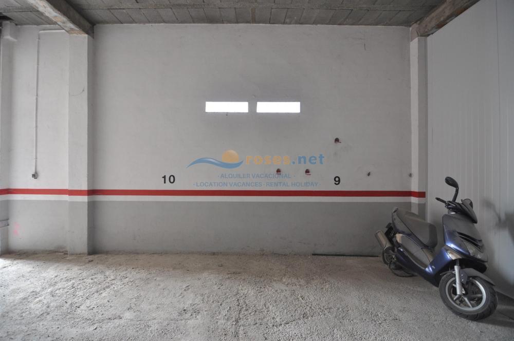 6 IB PARKING PUERTO SIMONA 8 Parkplatz Roses 6 IB PARKING PUERTO SIMONA 8 Parkplatz Roses