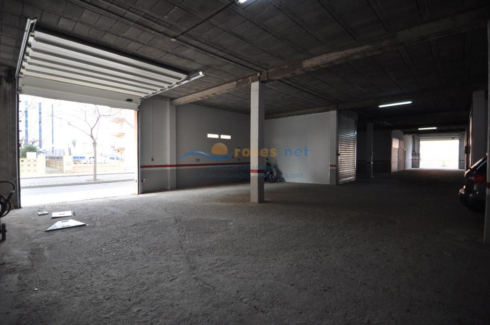 6 IB PARKING PUERTO SIMONA 8 Parkplatz Roses 6 IB PARKING PUERTO SIMONA 8 Parkplatz Roses