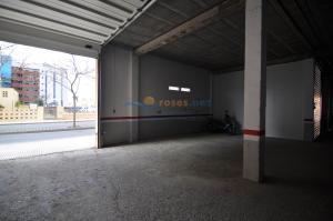 7 IB PARKING PUERTO SIMONA 10 Parkplatz  Roses