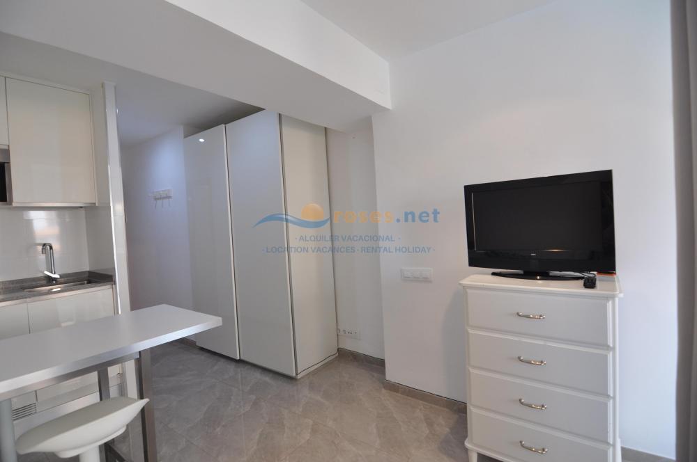 13 600-GARBI-2-38 Studio Roses 13 600-GARBI-2-38 Studio Roses