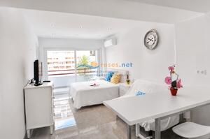 000013 600 - GARBI - 02-38 Studio  Roses