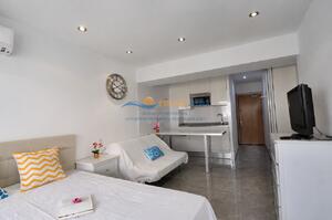 000013 600 - GARBI - 02-38 Studio  Roses