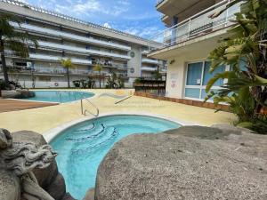 328939 PORT CANIGO III 220 Apartment  Roses