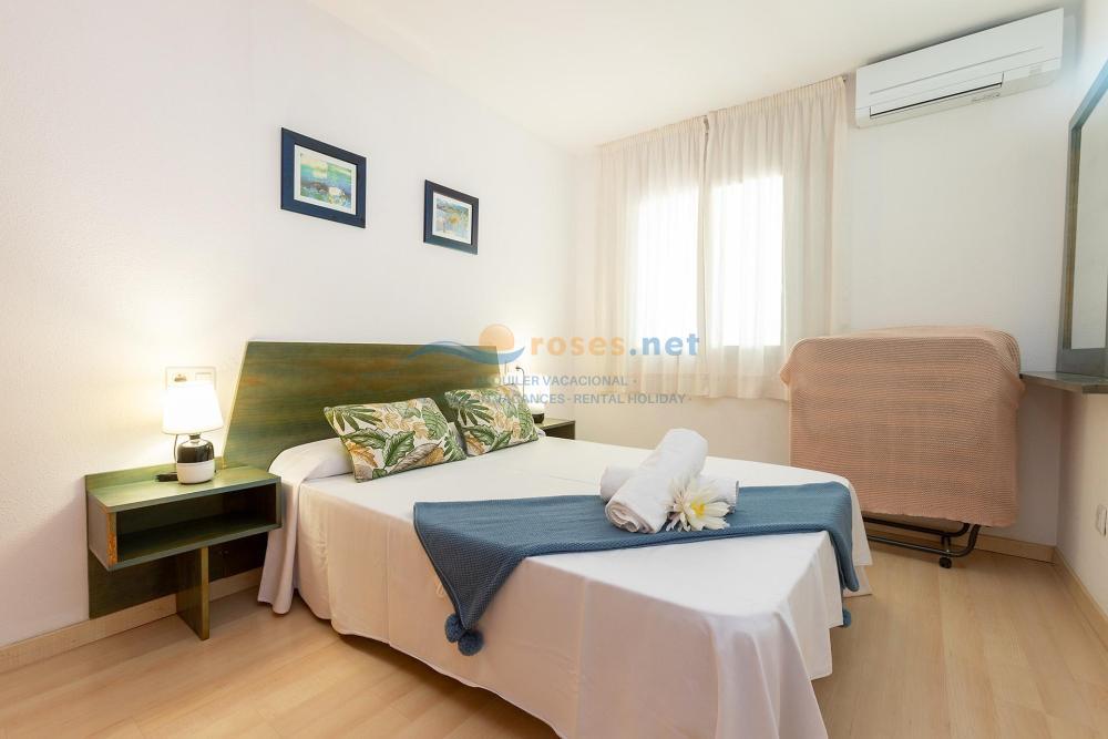328939 PORT CANIGO III 220 CR Apartment Roses 328939 PORT CANIGO III 220 CR Apartment Roses