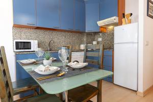 328939 PORT CANIGO III 220 CR Apartment  Roses