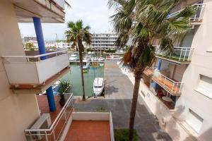 328939 PORT CANIGO III 220 CR Apartment  Roses
