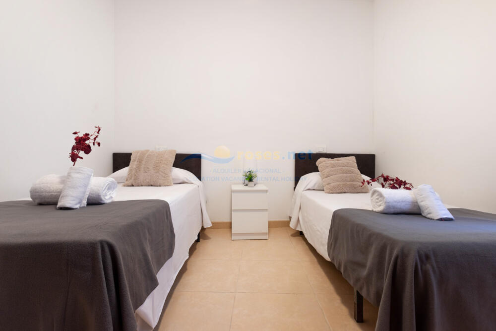 313037 MADRID 44 - BAJO Appartement Roses 313037 MADRID 44 - BAJO Appartement Roses