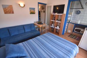 240320 MAS OLIVA STUDIO 19A Studio-Apartment  roses