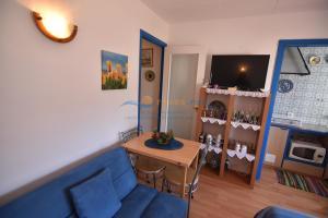 240320 MAS OLIVA STUDIO 19A Studio-Apartment  roses