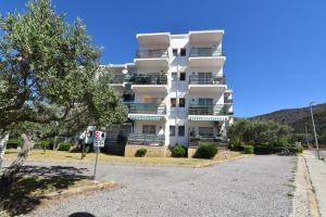 240320 MAS OLIVA STUDIO 19A Studio-Apartment  roses