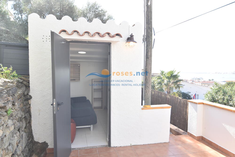 152960 LACUANA Apartment  Roses