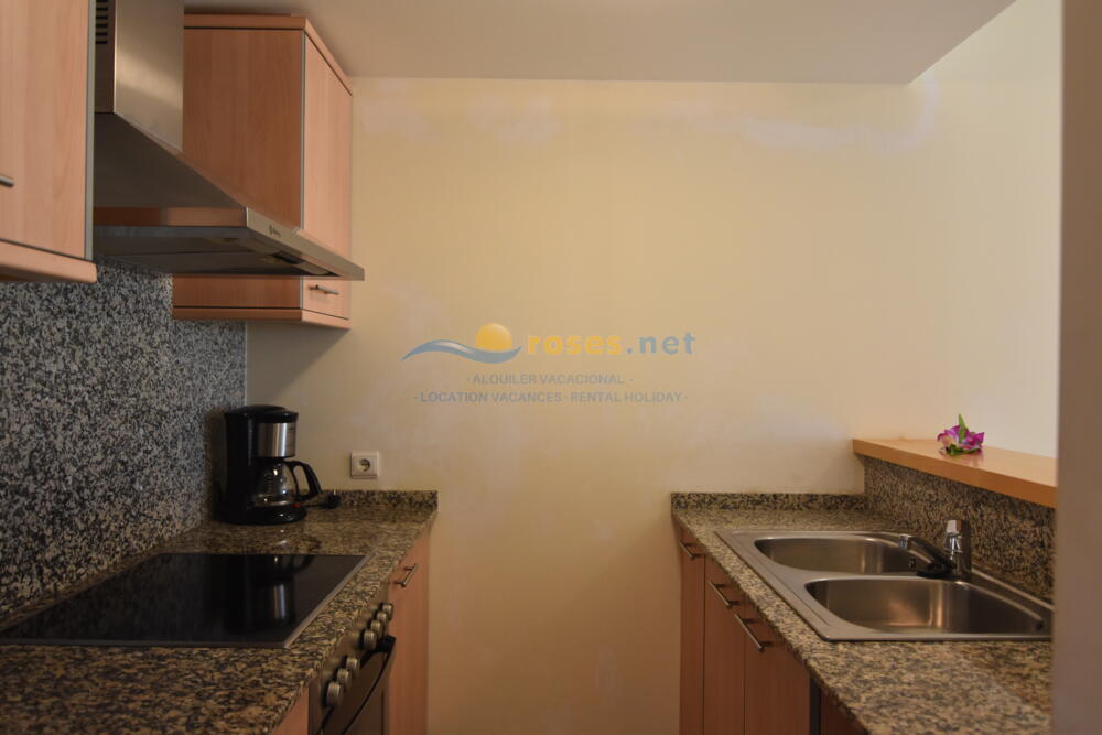 100130 MILENI BAJO II GAR Apartment Roses 100130 MILENI BAJO II GAR Apartment Roses