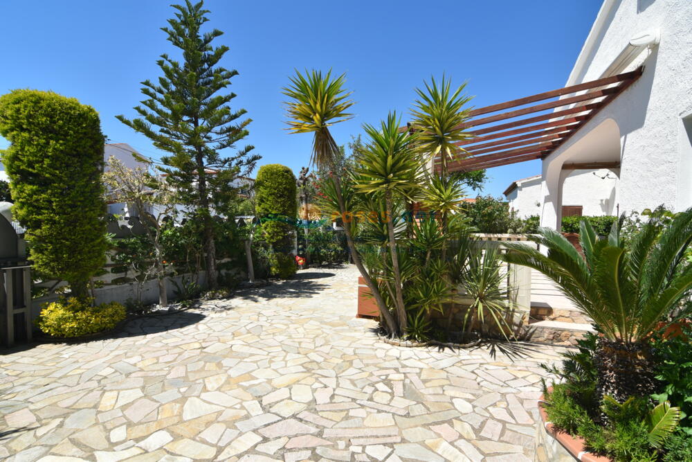 49 Cap Llarg 22 Casa aislada / Villa Santa Margarita Roses 49 Cap Llarg 22 Casa aislada / Villa Santa Margarita Roses
