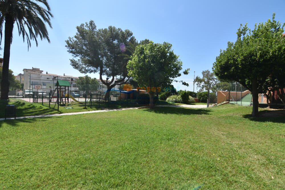 330330 600 TRA - 07-19 Studio-Apartment Roses 330330 600 TRA - 07-19 Studio-Apartment Roses